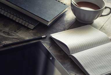 痛心！曼联传奇孙子不幸夭折，无证月嫂违规操作，4个月男婴惨死