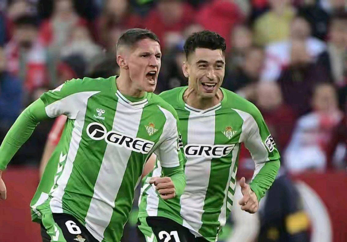 西甲第14轮塞维利亚德比：贝蒂斯客场2-0完胜十人主队